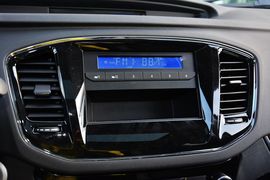 2015款吉利GX7运动版2.0L自动尊享型