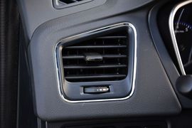 2015款吉利GX7运动版2.0L自动尊享型