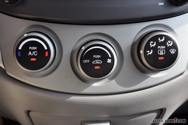 2009款长安悦翔两厢1.5L自动