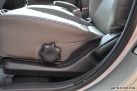 2009款长安悦翔两厢1.5L自动