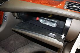 2012款丰田皇冠V6