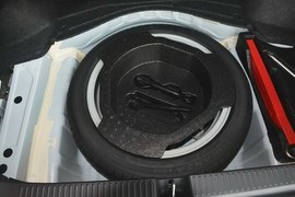 2013款丰田锐志2.5V尚锐导航版