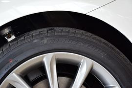 2013款丰田锐志2.5V尚锐导航版