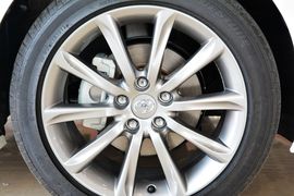 2013款丰田锐志2.5V尚锐导航版