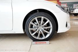 2013款丰田锐志2.5V尚锐导航版