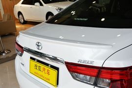 2013款丰田锐志2.5V尚锐导航版