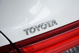 2013款丰田锐志2.5V尚锐导航版