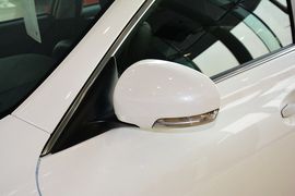 2013款丰田锐志2.5V尚锐导航版