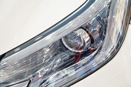 2013款丰田锐志2.5V尚锐导航版