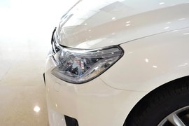 2013款丰田锐志2.5V尚锐导航版