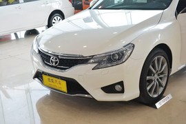 2013款丰田锐志2.5V尚锐导航版