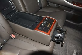 2012款丰田皇冠V6