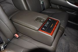 2012款丰田皇冠V6