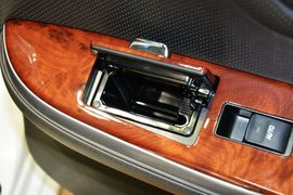 2012款丰田皇冠V6