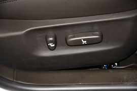 2012款丰田皇冠V6