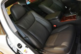 2012款丰田皇冠V6