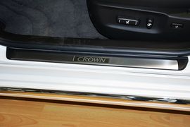 2012款丰田皇冠V6