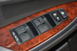 2012款丰田皇冠V6