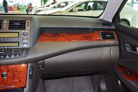 2012款丰田皇冠V6