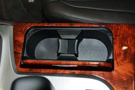 2012款丰田皇冠V6