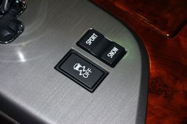 2012款丰田皇冠V6