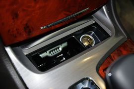 2012款丰田皇冠V6