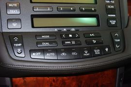 2012款丰田皇冠V6
