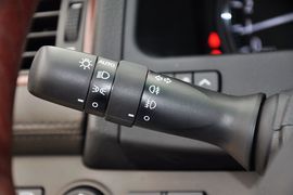 2012款丰田皇冠V6