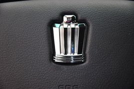 2012款丰田皇冠V6