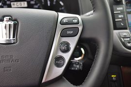 2012款丰田皇冠V6