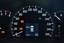 2012款丰田皇冠V6