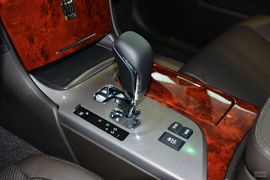 2012款丰田皇冠V6