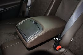 2013款丰田锐志2.5V尚锐导航版