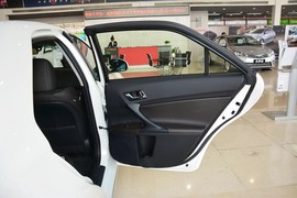 2013款丰田锐志2.5V尚锐导航版