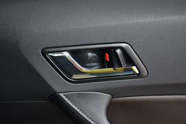 2013款丰田锐志2.5V尚锐导航版