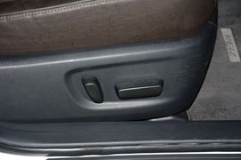 2013款丰田锐志2.5V尚锐导航版