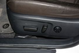 2013款丰田锐志2.5V尚锐导航版