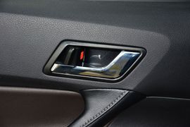 2013款丰田锐志2.5V尚锐导航版