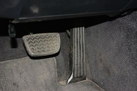 2013款丰田锐志2.5V尚锐导航版