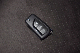 2013款丰田锐志2.5V尚锐导航版