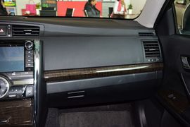 2013款丰田锐志2.5V尚锐导航版