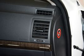 2013款丰田锐志2.5V尚锐导航版