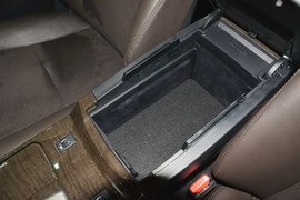 2013款丰田锐志2.5V尚锐导航版