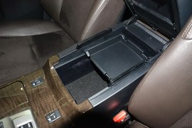 2013款丰田锐志2.5V尚锐导航版