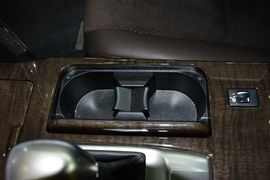 2013款丰田锐志2.5V尚锐导航版