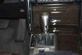 2013款丰田锐志2.5V尚锐导航版