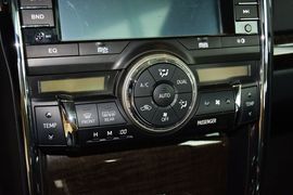 2013款丰田锐志2.5V尚锐导航版