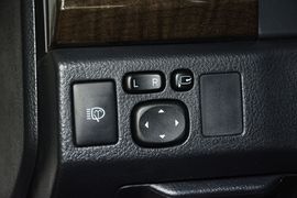 2013款丰田锐志2.5V尚锐导航版