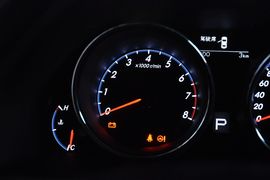 2013款丰田锐志2.5V尚锐导航版