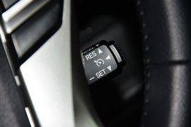 2013款丰田锐志2.5V尚锐导航版